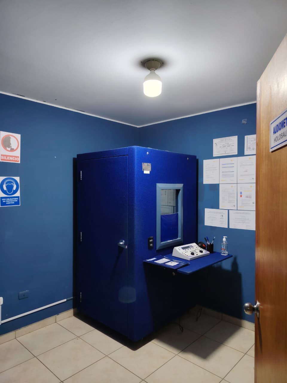 Cabina de audiometría de la clínica
